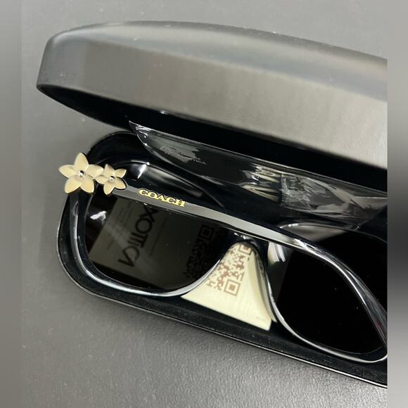 S010 NIB Coach Women's Sunglass HC8233 in BLACK w Matte Gold Flower Grey lens - Picture 4 of 5